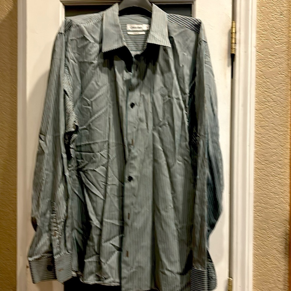 Alvin Klein modern fit men’s long sleeve button up dress shirt striped